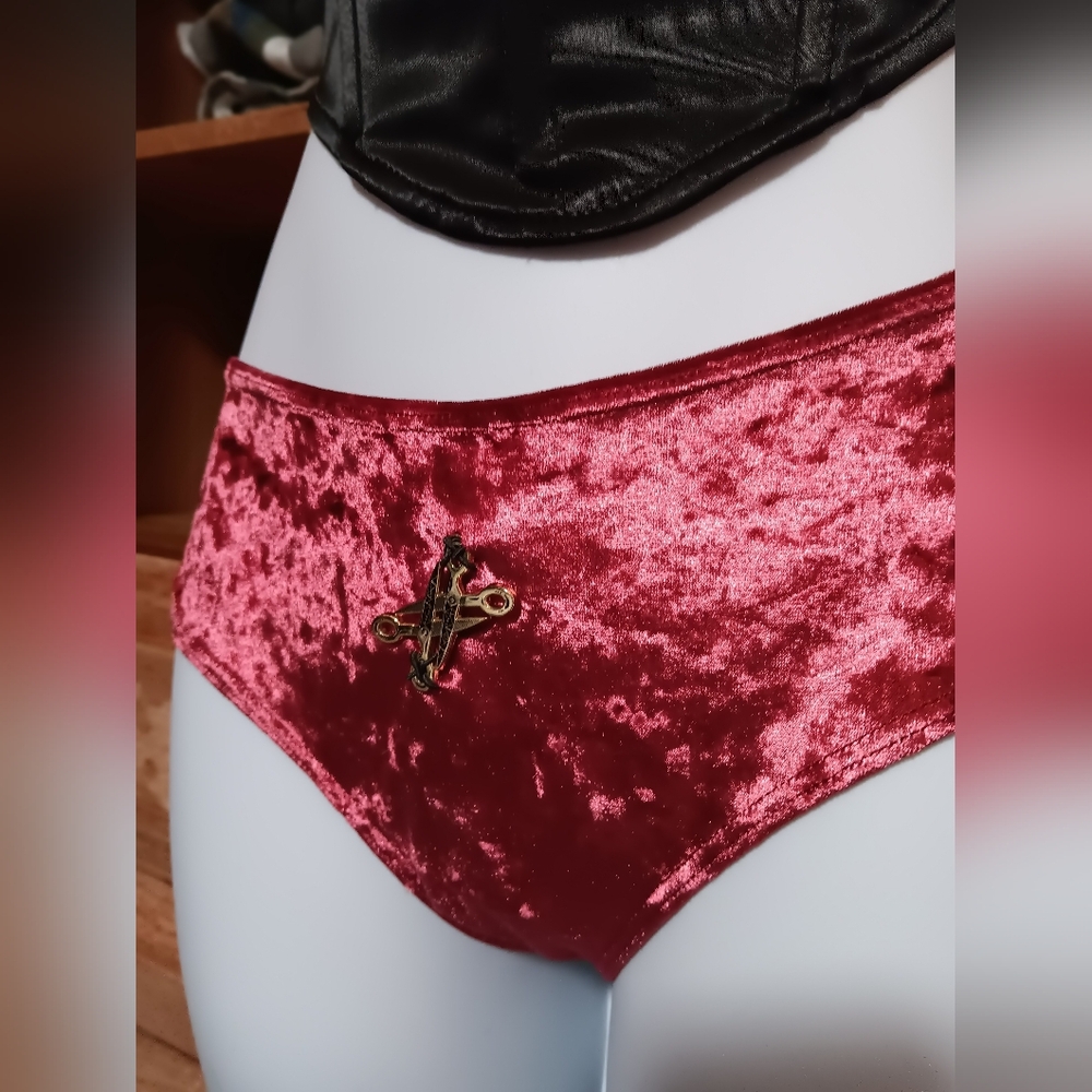 Handstiched & designed. "Scissoring" Undie